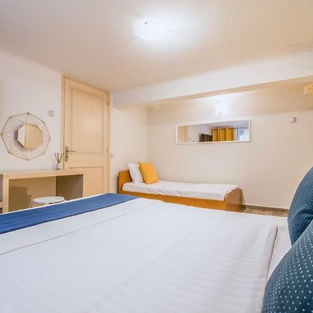 Cozy And Central Apartment Athene Buitenkant foto