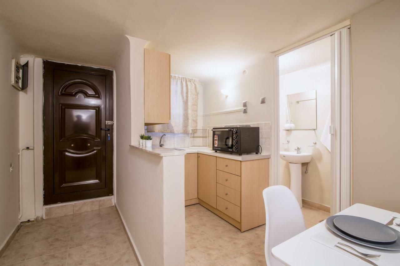 Cozy And Central Apartment Athene Buitenkant foto